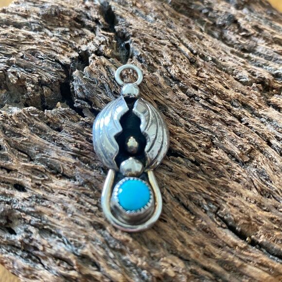 Emery E Navajo Pendant - Picture 1 of 3
